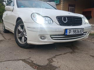 Mercedes C-Class foto 1