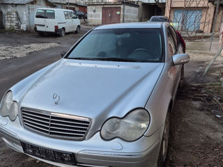 Mercedes C-Class foto 2