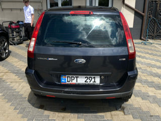 Ford Fusion foto 2