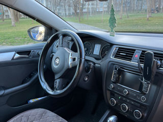 Volkswagen Jetta foto 2