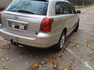 Toyota Avensis foto 2