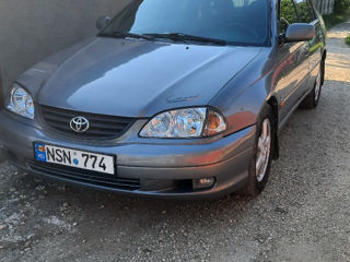 Toyota Avensis foto 4