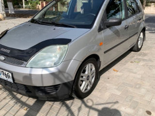 Ford Fiesta foto 4