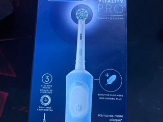 Vând periuța de dinți electrică Oral-B Vitality PRO