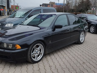 BMW 5 Series foto 2