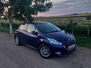 Peugeot 208 foto 3