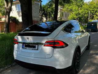 Tesla Model X foto 2