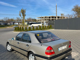 Mercedes C-Class foto 5