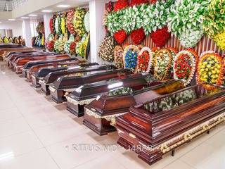 Articole funerare în asortiment: sicrie, coroane, cruci, haine şi pantofi, accesorii înmormântare foto 1