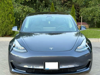 Tesla Model 3 foto 1