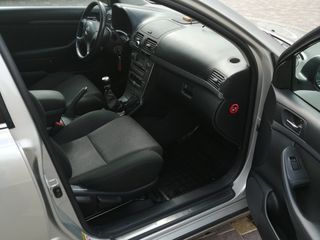 Toyota Avensis foto 3