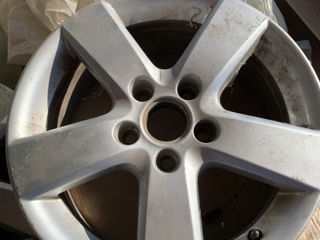 Jante originale de vw 5/112 R16 unul este indoet