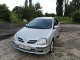 Nissan Almera Tino foto 2