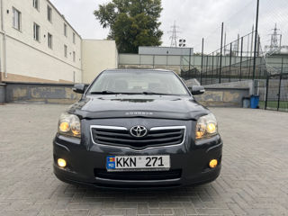 Toyota Avensis foto 2