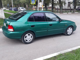 Hyundai Accent foto 4