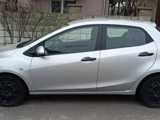 Mazda 2 foto 1