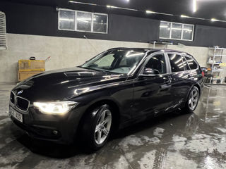 BMW 3 Series Touring foto 3