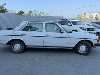 Mercedes Series (W123) foto 3