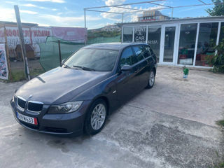 BMW 3 Series Touring foto 2