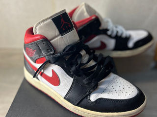 Jordan 1 mid