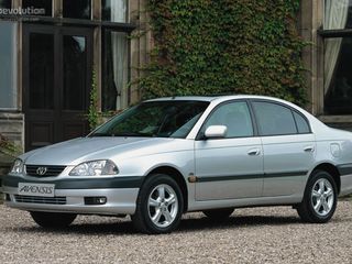 Toyota Avensis foto 1