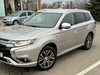 Mitsubishi Outlander foto 2