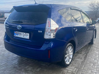 Toyota Prius v foto 4