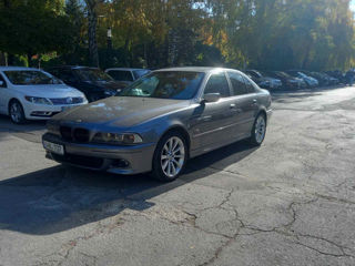 BMW 5 Series foto 2