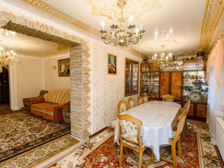 Apartament cu 4 camere, 110 m², Buiucani, Chișinău foto 1