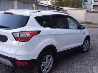 Ford Kuga foto 2