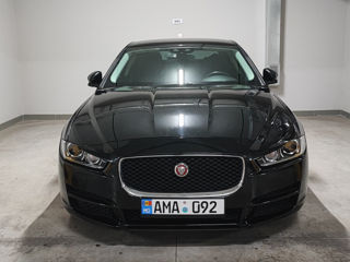 Jaguar XE foto 2