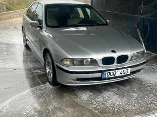 BMW 5 Series foto 2