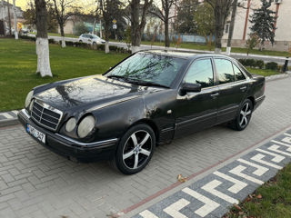 Mercedes E-Class foto 3