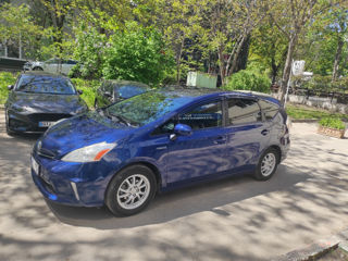 Toyota Prius v