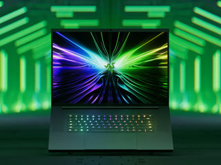 Razer Blade 18 (2024)  i9 14900HX  32GB RAM 1TB SSD