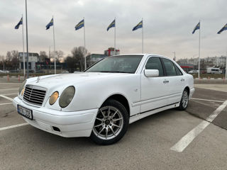 Mercedes E-Class foto 2