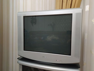 Sony Trinitron (73см) 100Hz + стол к нему - 1500лей foto 2