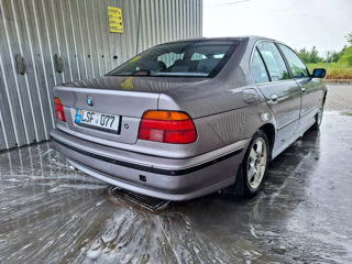 BMW 5 Series foto 2