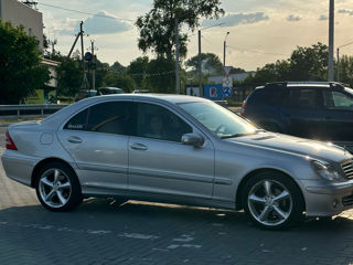 Mercedes C-Class foto 3