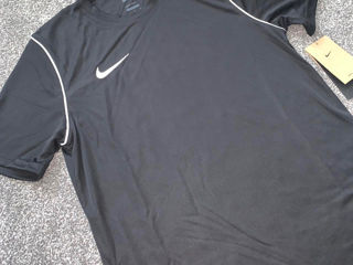 Tricou Nike  foto 3