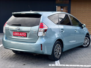 Toyota Prius v foto 4