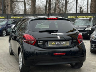 Peugeot 208 foto 6