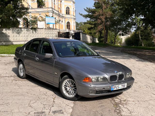 BMW 5 Series foto 1