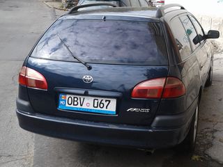 Toyota Avensis foto 1