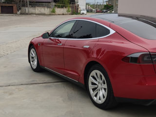 Tesla Model S foto 1