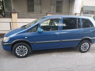 Opel Zafira foto 2