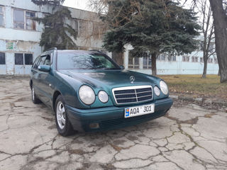 Mercedes E-Class foto 10