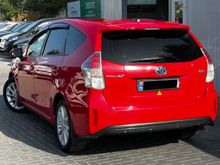 Toyota Prius v foto 5