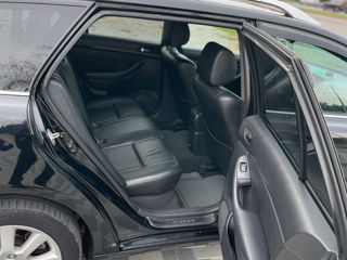 Toyota Avensis foto 7