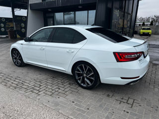 Skoda Superb foto 1